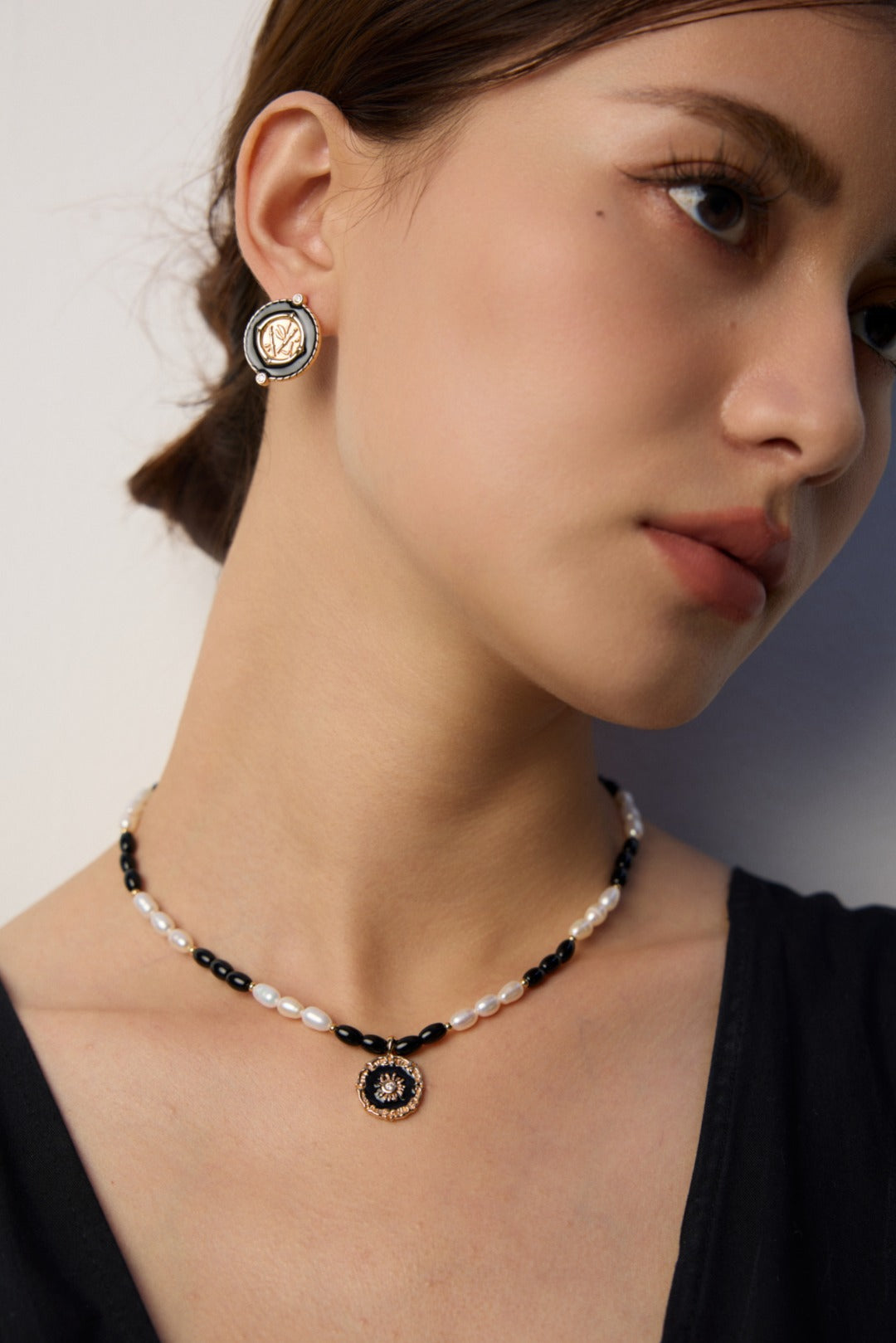 Collar de perlas con cresta de medianoche